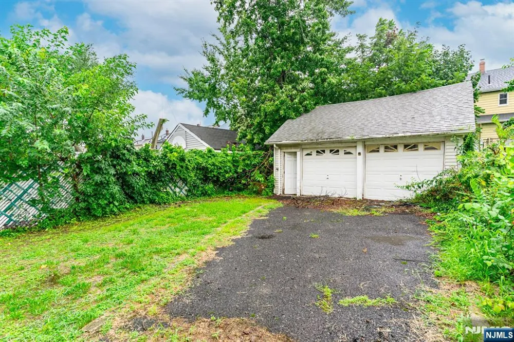 27 Philip Place Irvington, NJ 07111