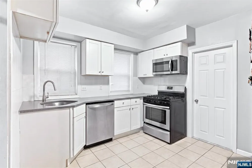 27 Philip Place Irvington, NJ 07111