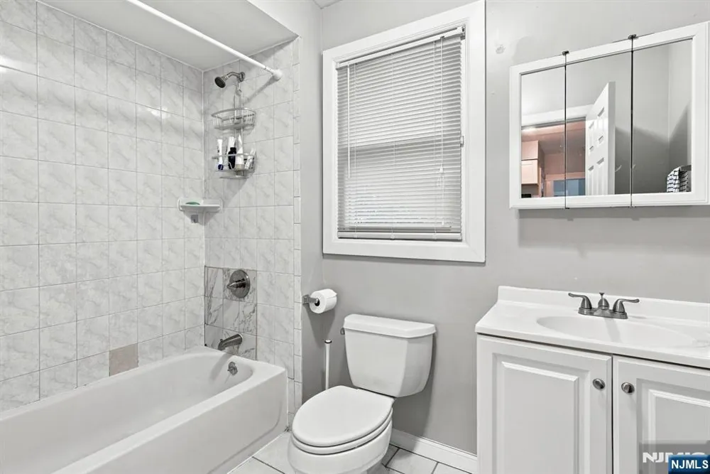 27 Philip Place Irvington, NJ 07111