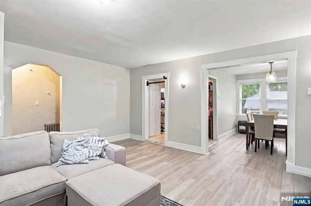 27 Philip Place Irvington, NJ 07111