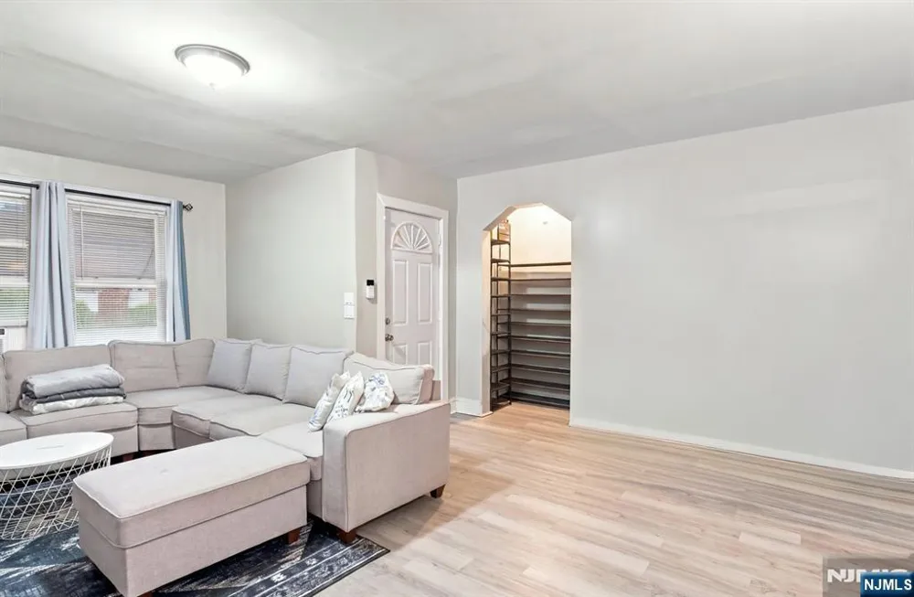 27 Philip Place Irvington, NJ 07111