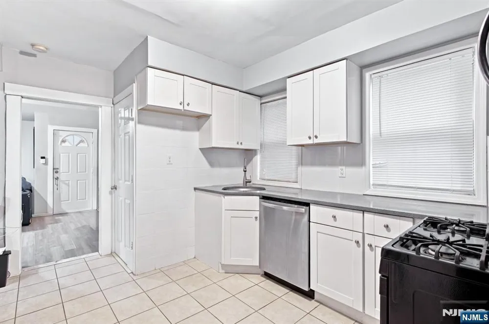 27 Philip Place Irvington, NJ 07111
