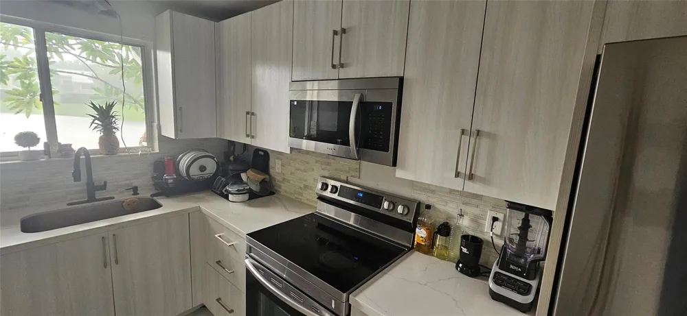 2262 DISCOVERY CIRCLE W Deerfield Beach, FL 33442