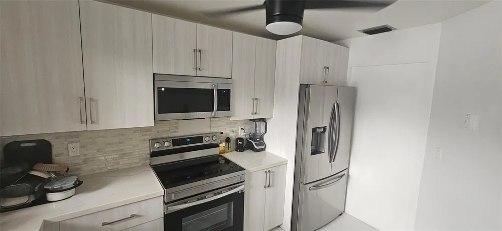 2262 DISCOVERY CIRCLE W Deerfield Beach, FL 33442