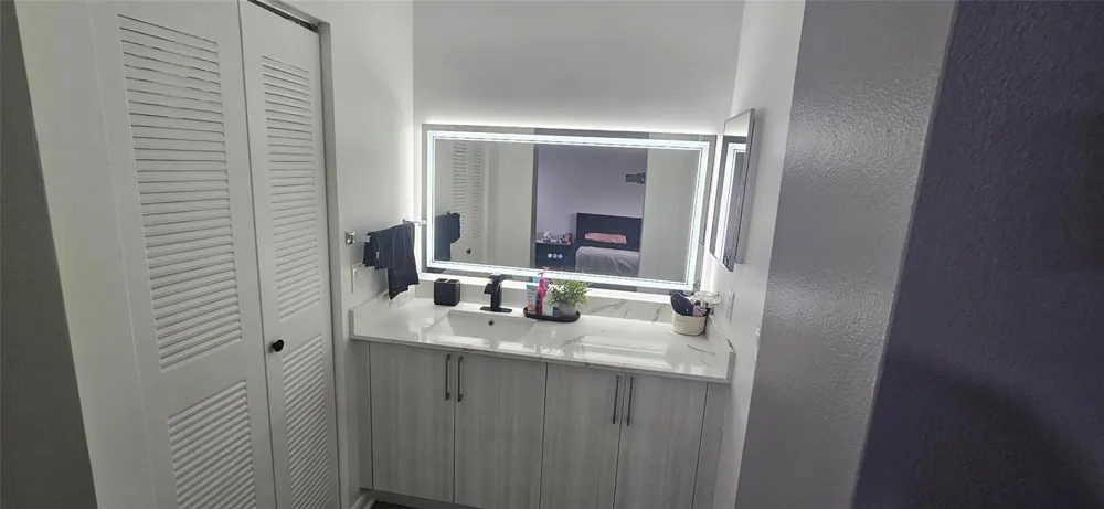2262 DISCOVERY CIRCLE W Deerfield Beach, FL 33442