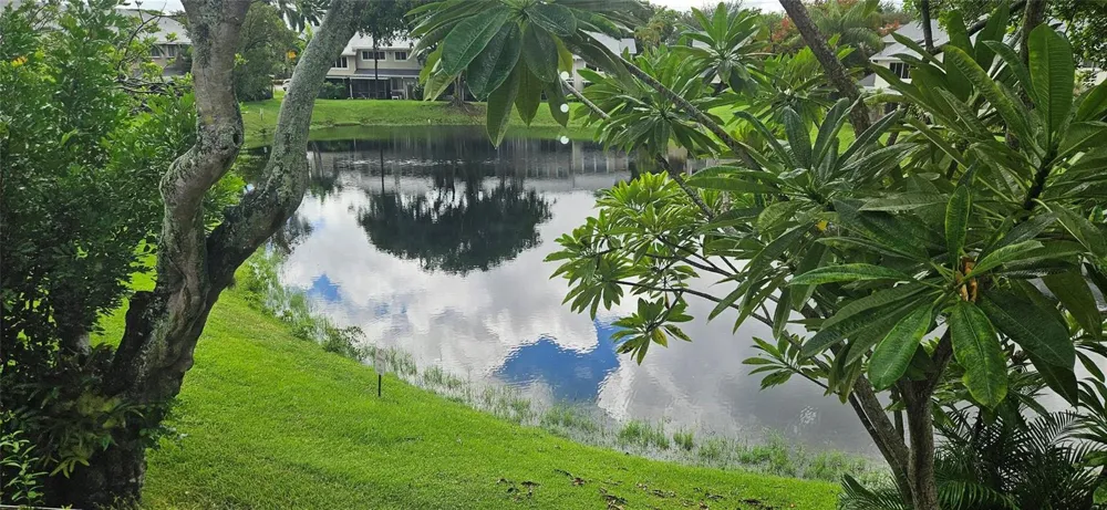 2262 DISCOVERY CIRCLE W Deerfield Beach, FL 33442