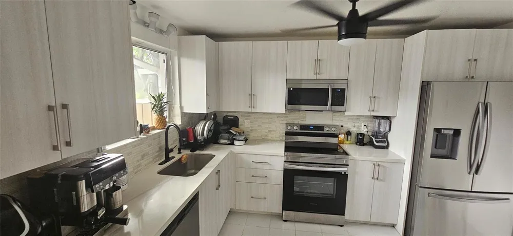 2262 DISCOVERY CIRCLE W Deerfield Beach, FL 33442