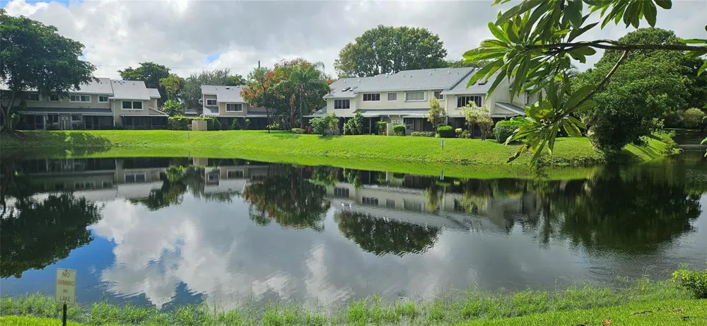 2262 DISCOVERY CIRCLE W Deerfield Beach, FL 33442