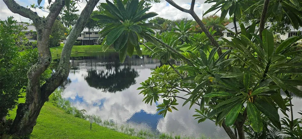 2262 DISCOVERY CIRCLE W Deerfield Beach, FL 33442