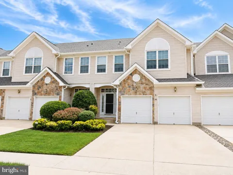 30 SPYGLASS COURT