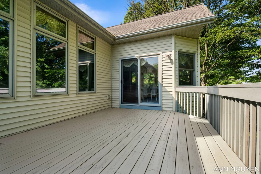5263 Pine Slope Drive SW Wyoming, MI 49519