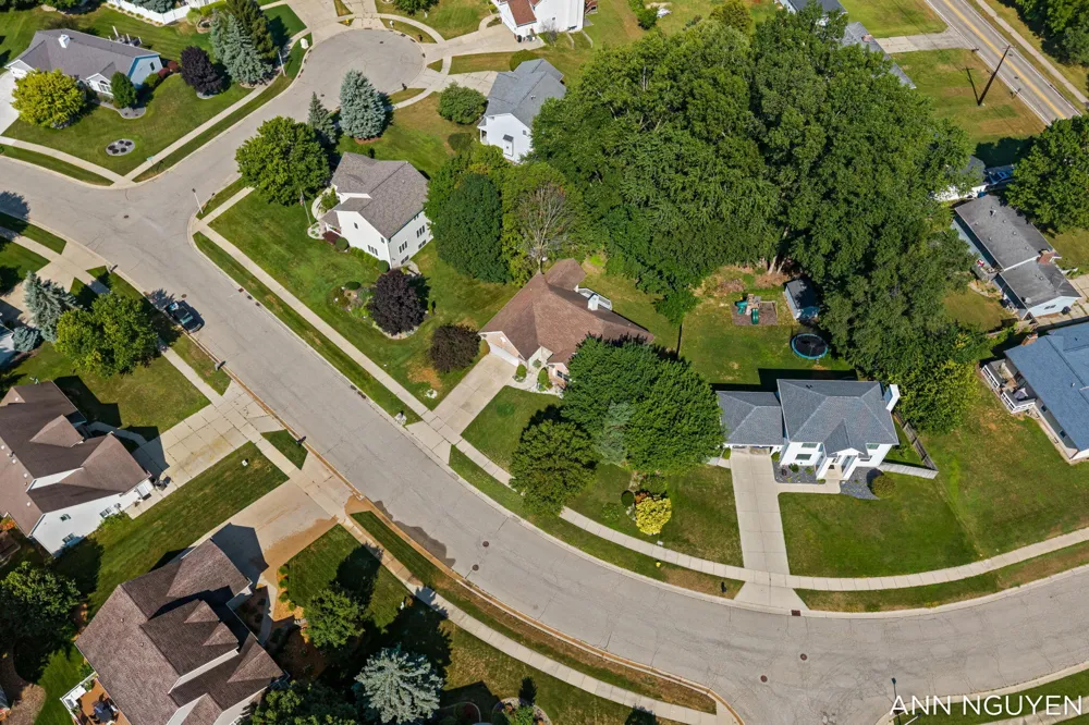 5263 Pine Slope Drive SW Wyoming, MI 49519