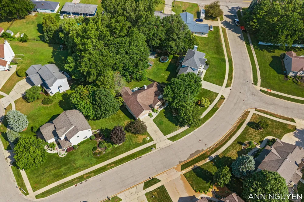 5263 Pine Slope Drive SW Wyoming, MI 49519