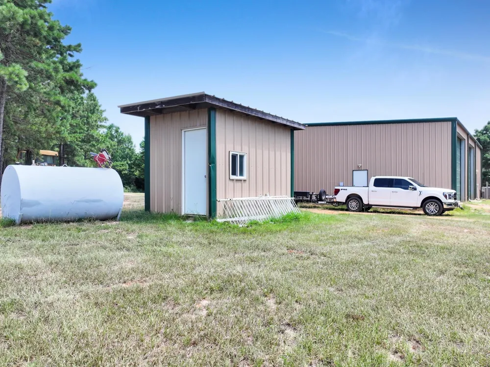 10024 Cr 207 Centerville, TX 75833