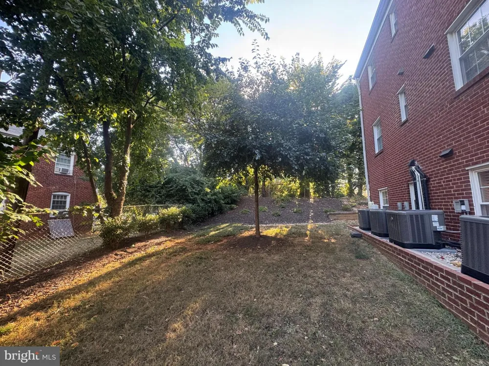 2010 4TH STREET S #4 Arlington, VA 22204