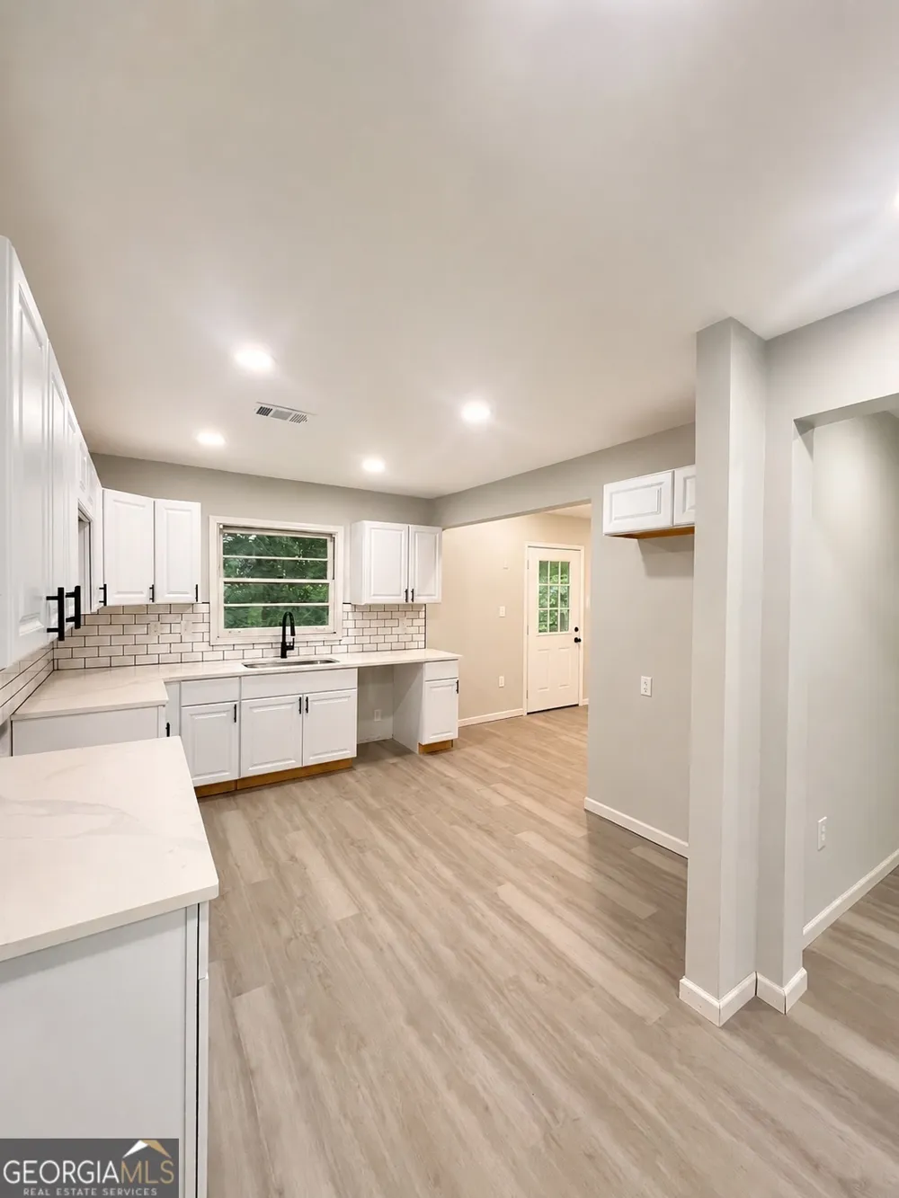 2328 Bonner RD East Point, GA 30344