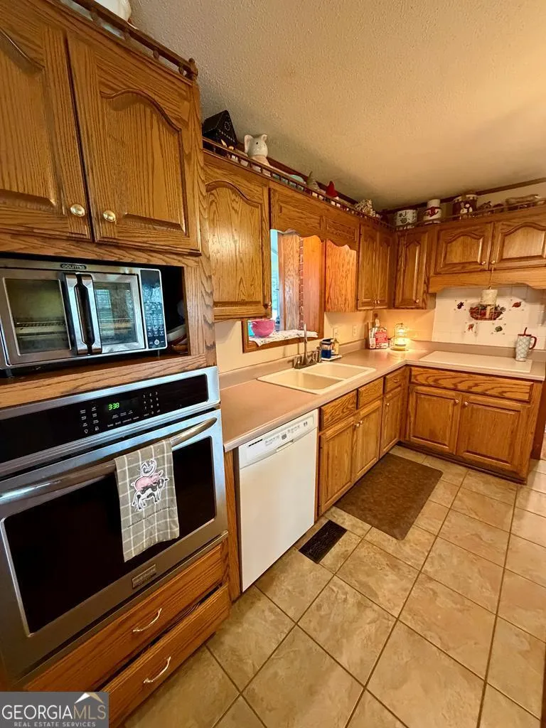 57 Lakeside DR Tifton, GA 31793