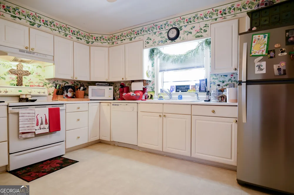 1301 Dean DR Waycross, GA 31501