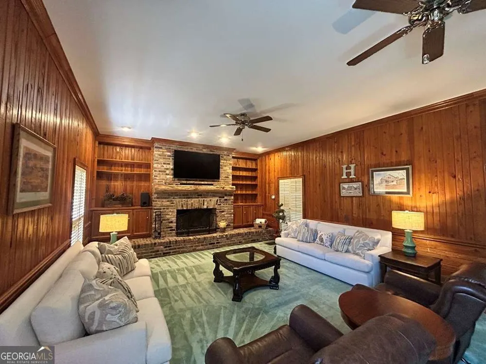 1702 Slack DR Tifton, GA 31793