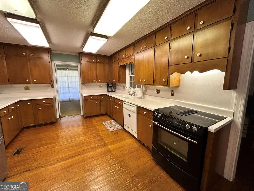 1702 Slack DR Tifton, GA 31793