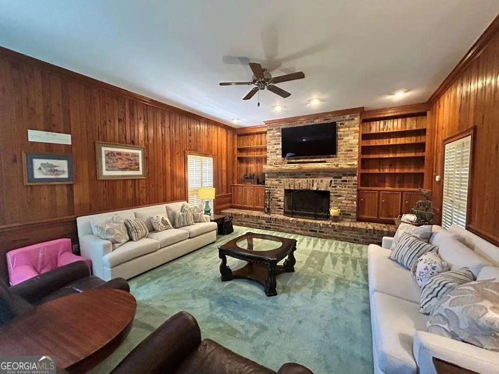 1702 Slack DR Tifton, GA 31793