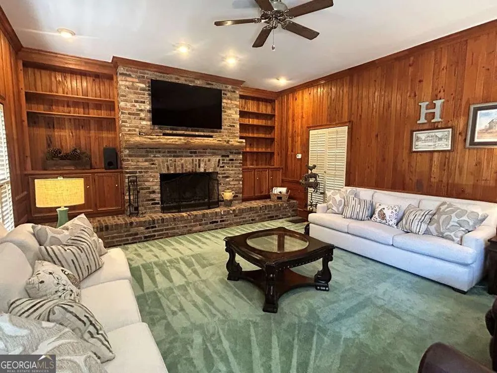 1702 Slack DR Tifton, GA 31793