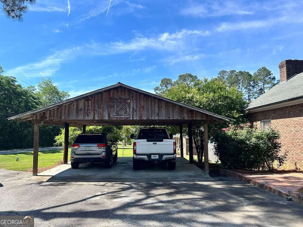 1702 Slack DR Tifton, GA 31793