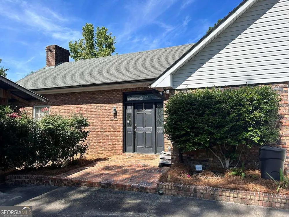 1702 Slack DR Tifton, GA 31793