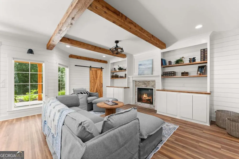 189 Peace Valley RD Dahlonega, GA 30533