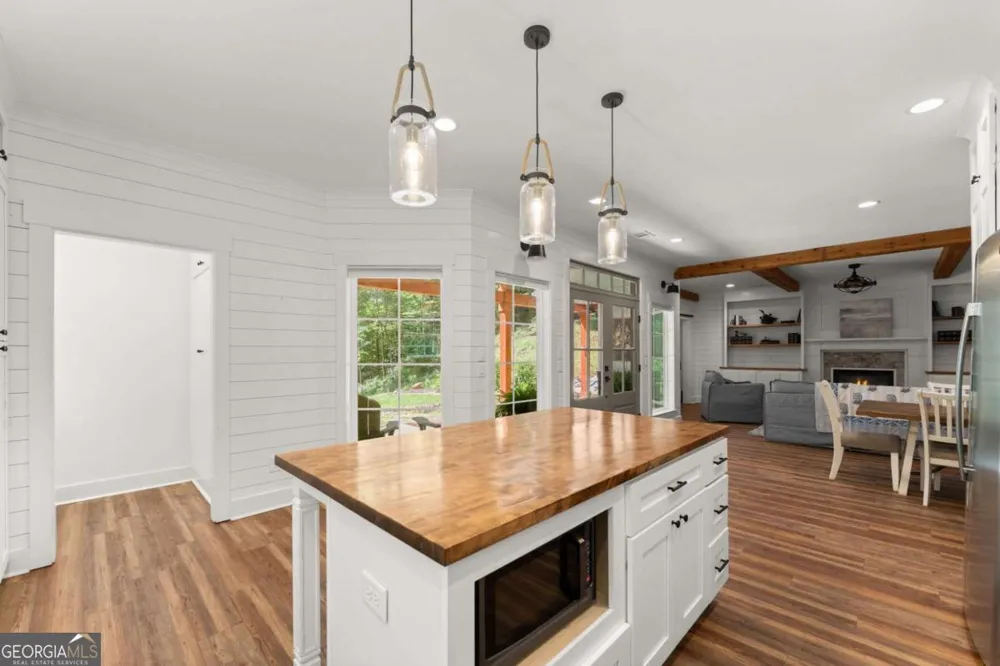189 Peace Valley RD Dahlonega, GA 30533
