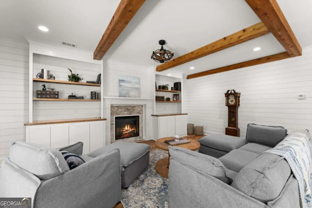 189 Peace Valley RD Dahlonega, GA 30533