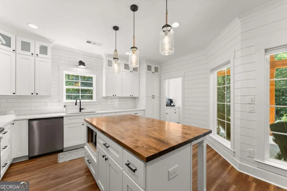 189 Peace Valley RD Dahlonega, GA 30533