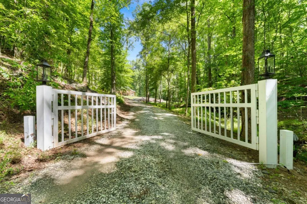 189 Peace Valley RD Dahlonega, GA 30533