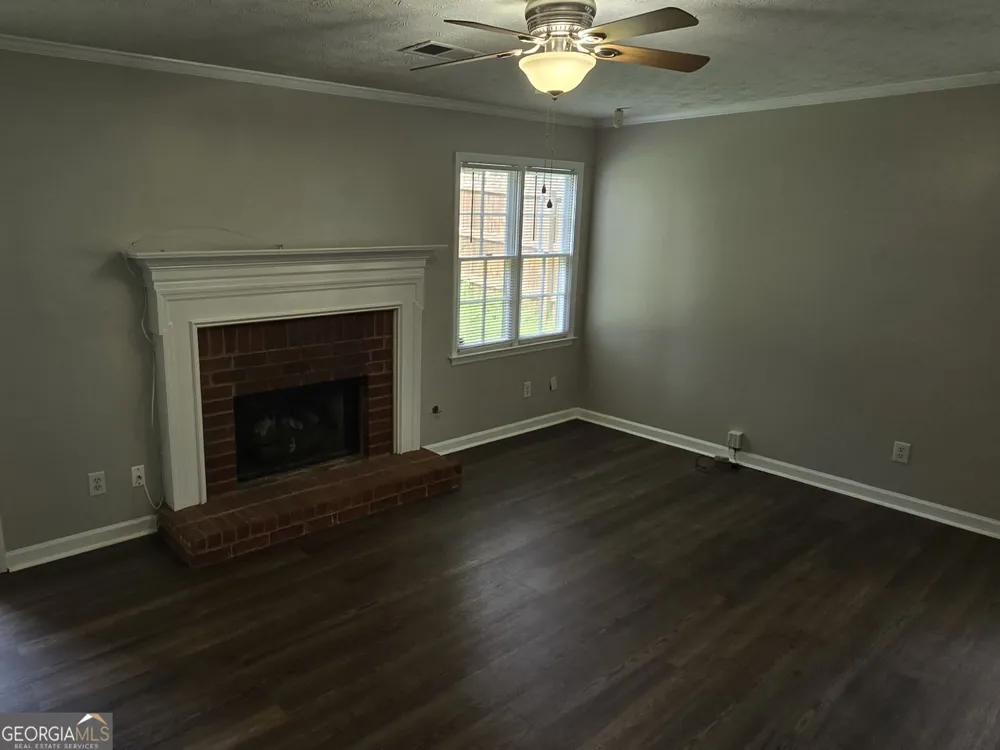 724 Jamie WAY NE Woodstock, GA 30188