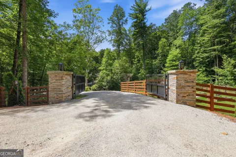 383 Bull Frog LN