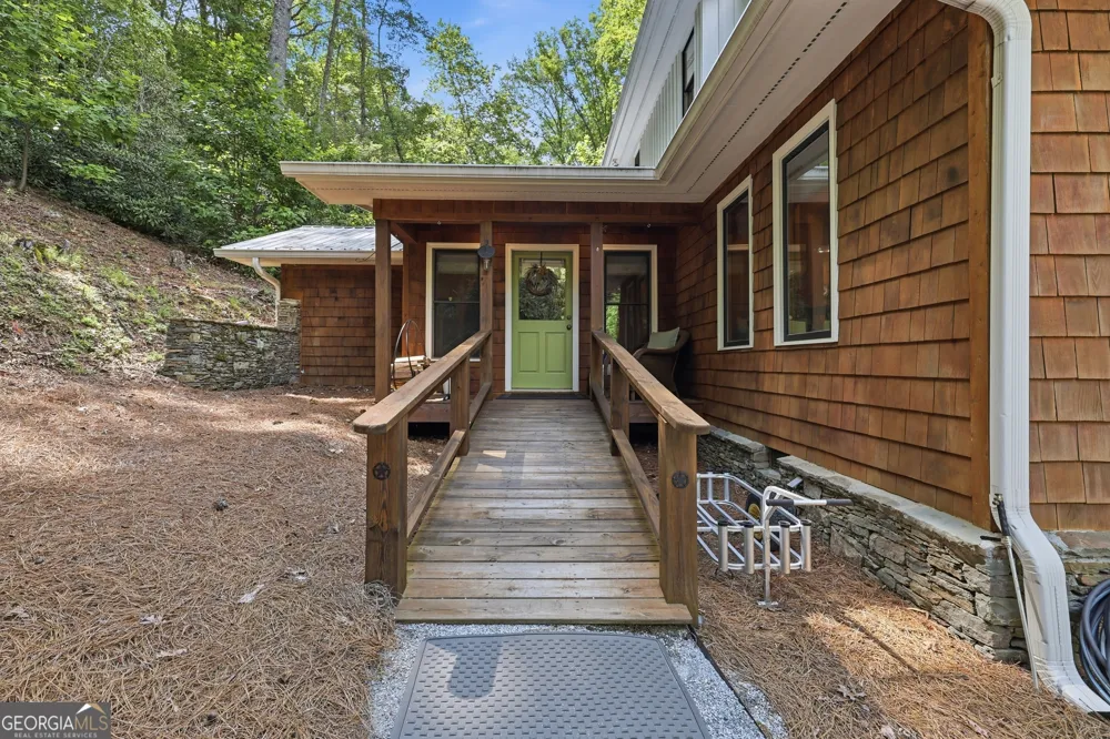 383 Bull Frog LN Clayton, GA 30525