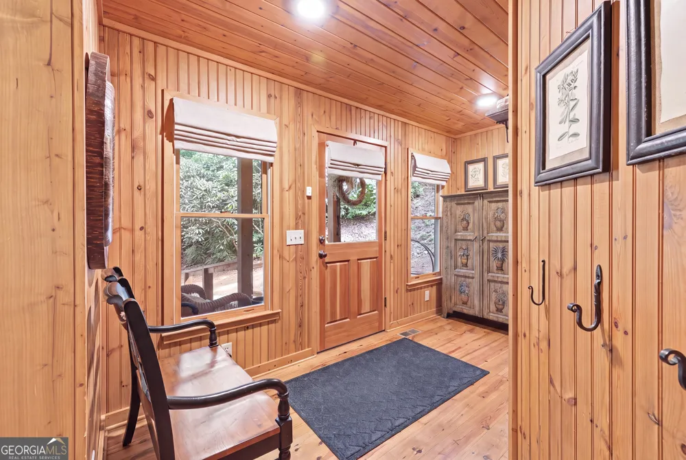 383 Bull Frog LN Clayton, GA 30525