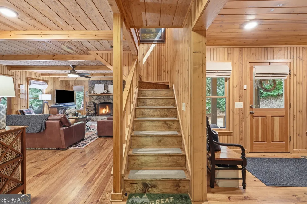 383 Bull Frog LN Clayton, GA 30525