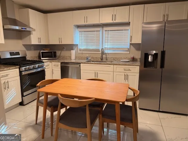 2297 Rockbridge RD Stone Mountain, GA 30087