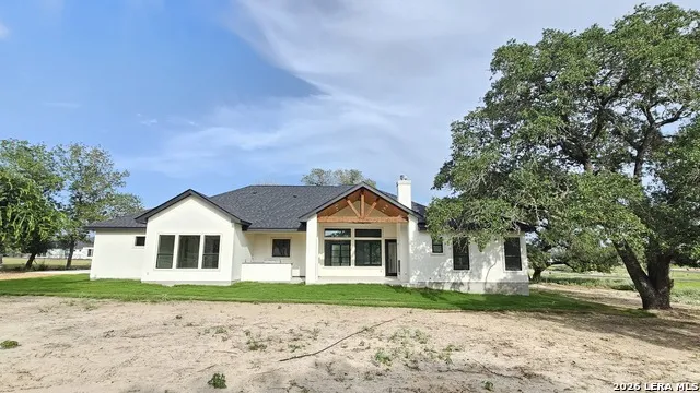 105 PIONEER TRL Adkins, TX 78101