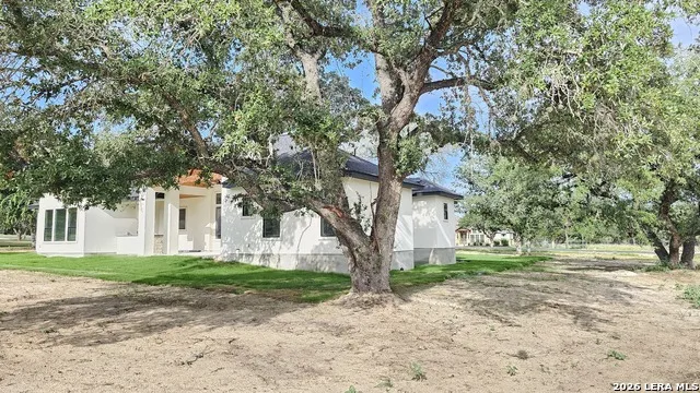 105 PIONEER TRL Adkins, TX 78101