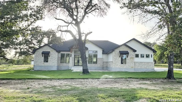 105 PIONEER TRL Adkins, TX 78101