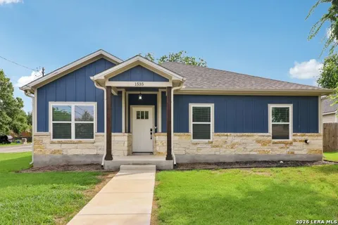 1535 Larkspur