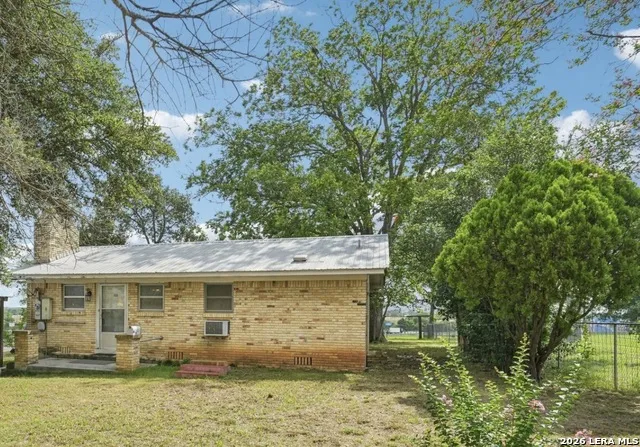 1620 CAVETT ST Gonzales, TX 78629