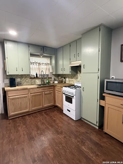 1620 CAVETT ST Gonzales, TX 78629
