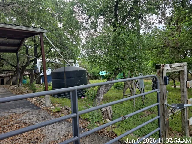225 Rockin D LN Lakehills, TX 78063