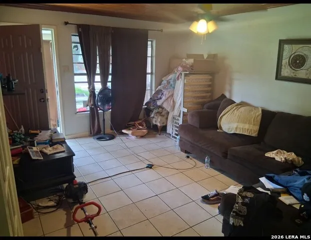 335 RADIANCE AVE San Antonio, TX 78218