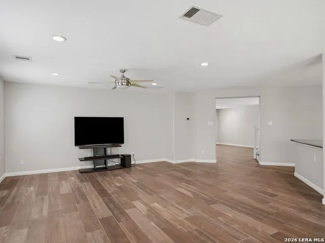 6605 Wood Bench Live Oak, TX 78233