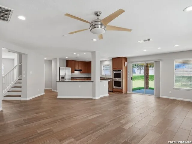 6605 Wood Bench Live Oak, TX 78233
