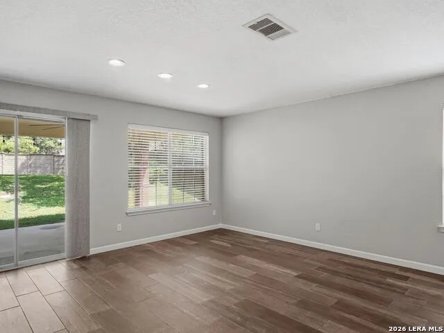 6605 Wood Bench Live Oak, TX 78233